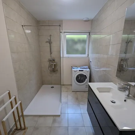 Renove Au Bord Du Avec Terrasse, Parking Reserve, Equipements Modernes Et Aire De Jeux. - Fr-1-611a-16 Peigney