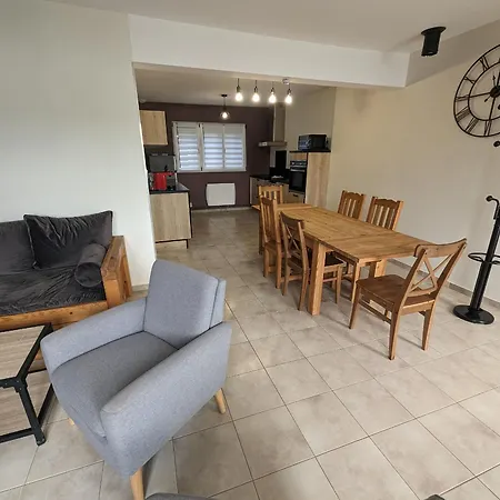 Renove Au Bord Du Avec Terrasse, Parking Reserve, Equipements Modernes Et Aire De Jeux. - Fr-1-611a-16 * Peigney
